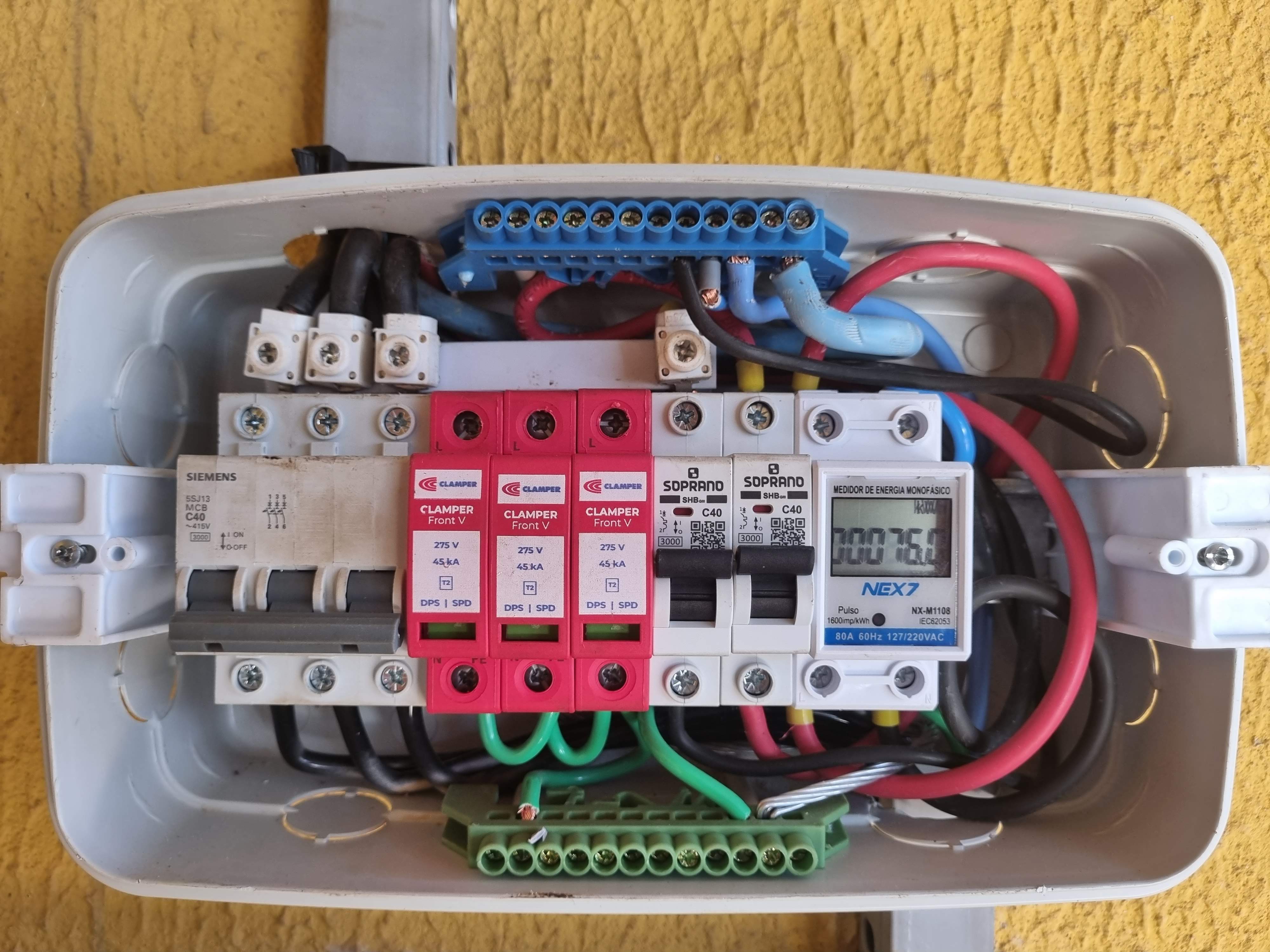 Quadro de corrente contínua de instalação solar da FB Energia Solar